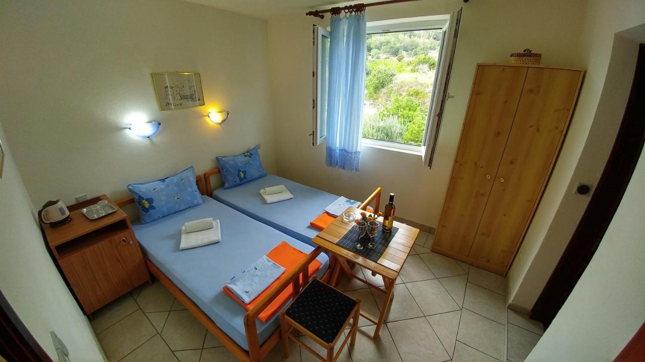 Apartments And Rooms Bova บัชกา ภายนอก รูปภาพ