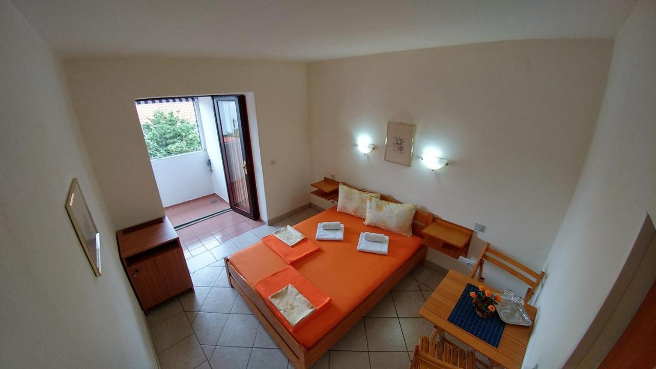 Apartments And Rooms Bova บัชกา ภายนอก รูปภาพ