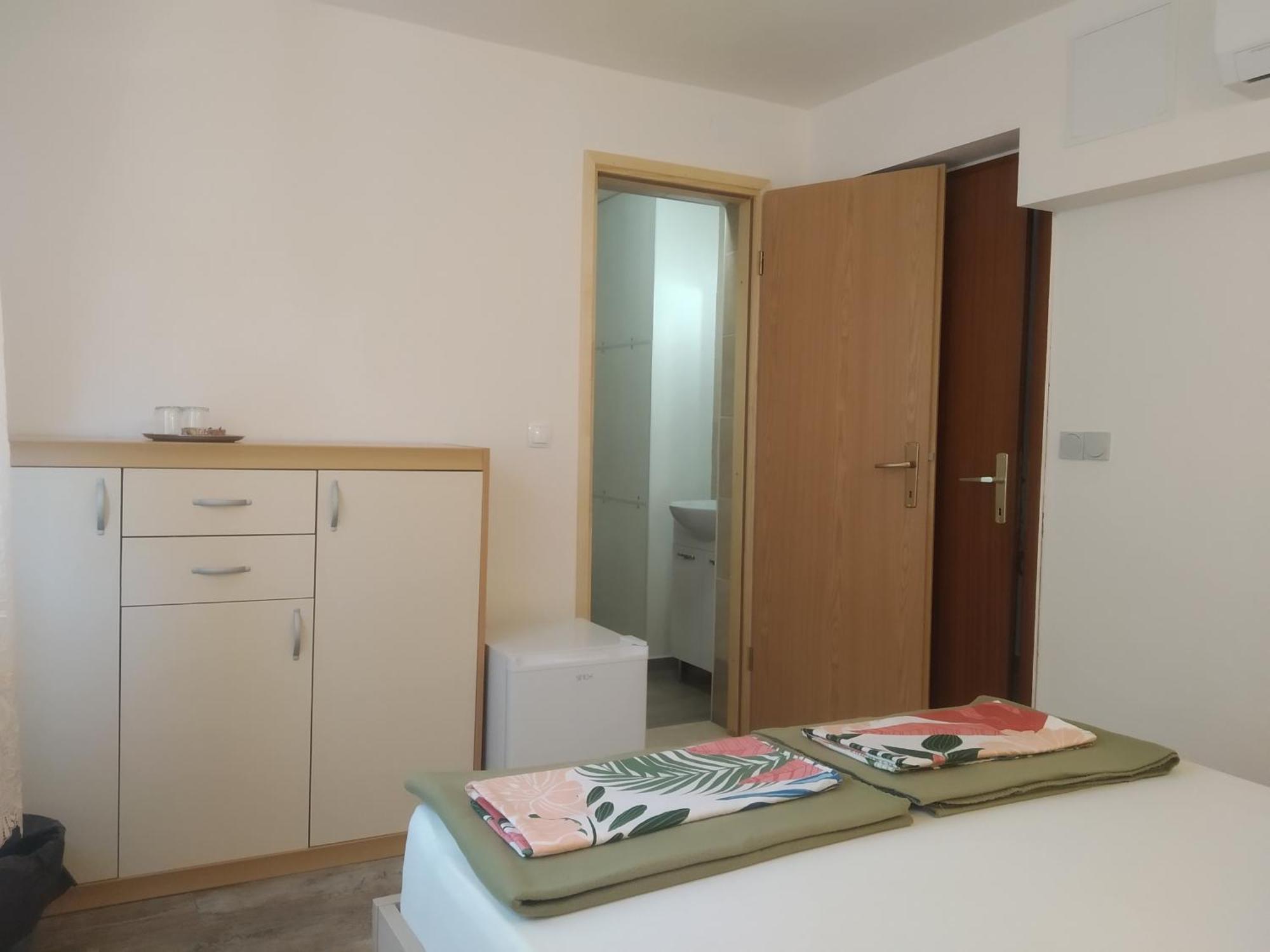 Apartments And Rooms Bova บัชกา ภายนอก รูปภาพ